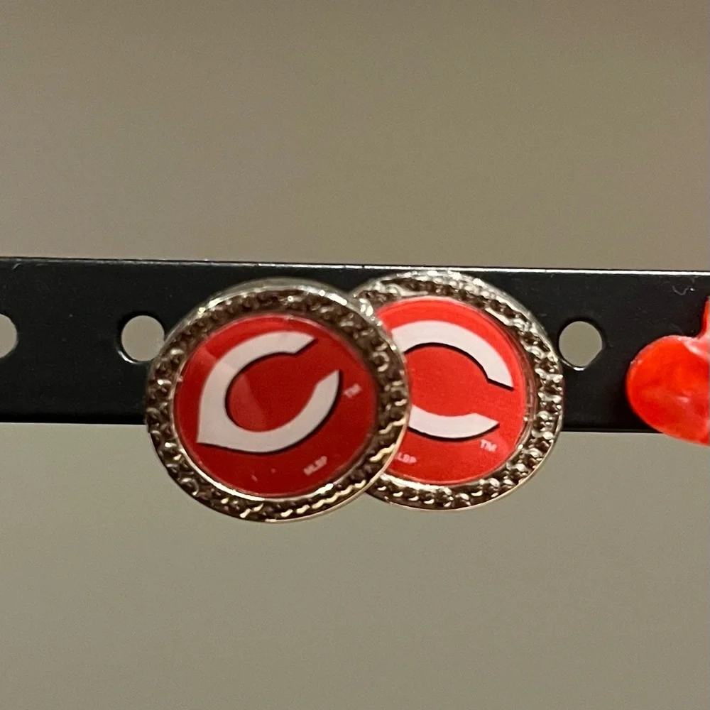 Cincinnati Reds Earrings - Picture 1 of 1